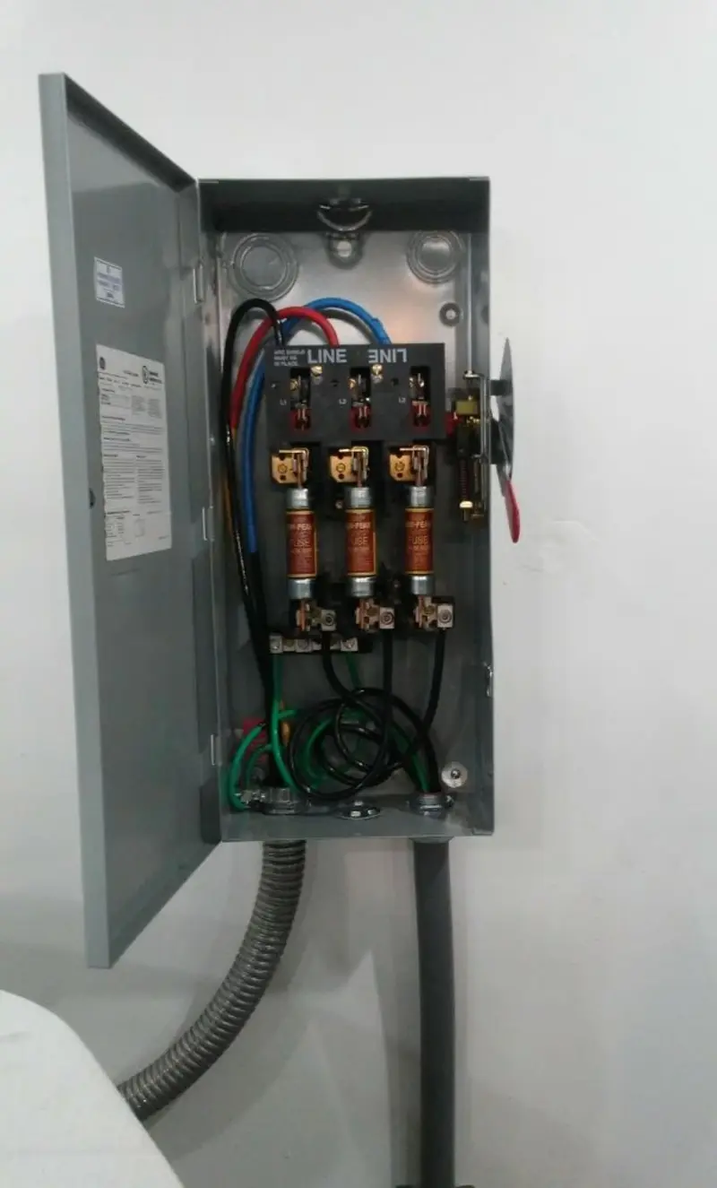 Three-phase disconnect switch installed for Smoke Detector Installation in Los Ranchos de Albuquerque